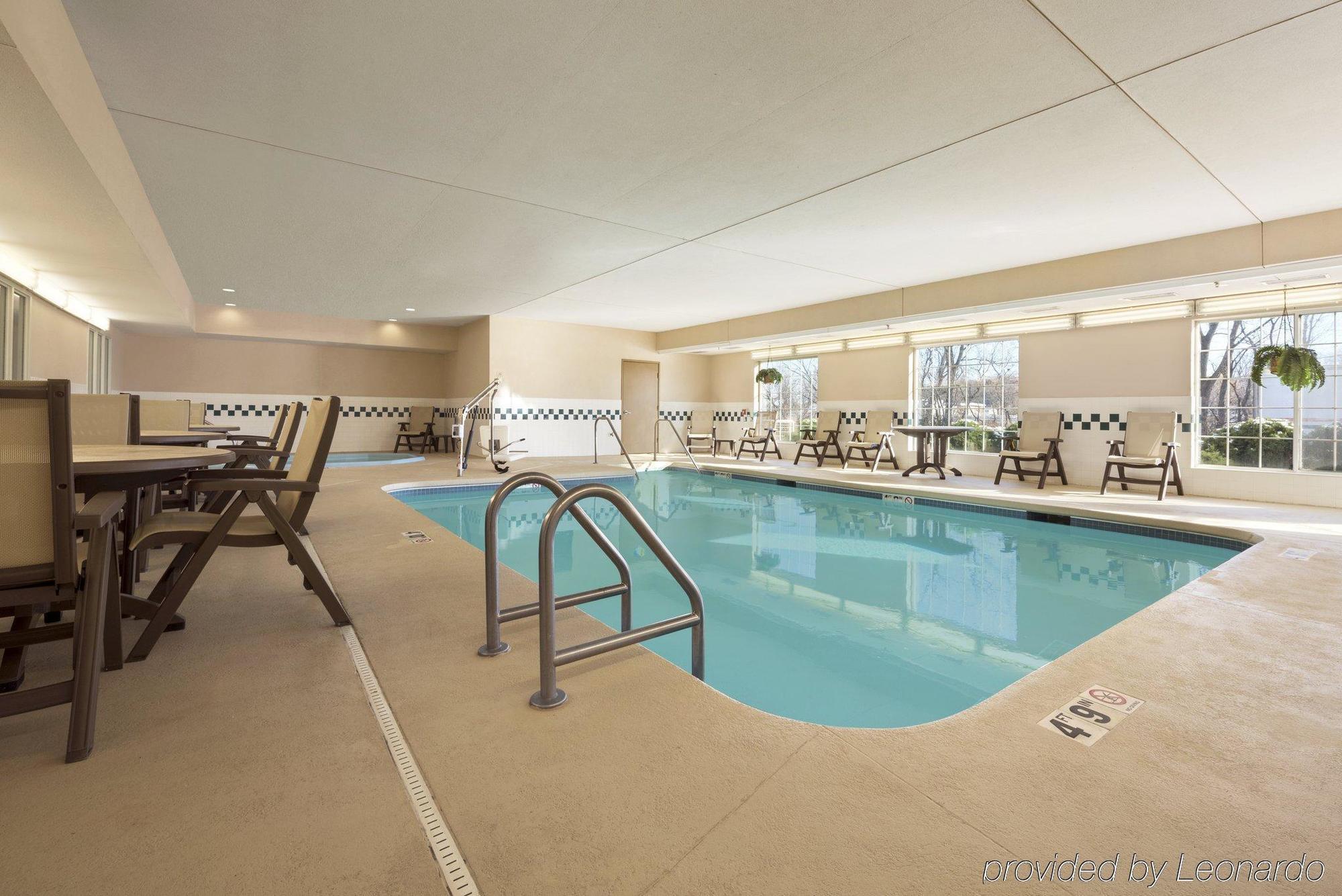 Country Inn & Suites By Radisson, Clinton, Ia Экстерьер фото