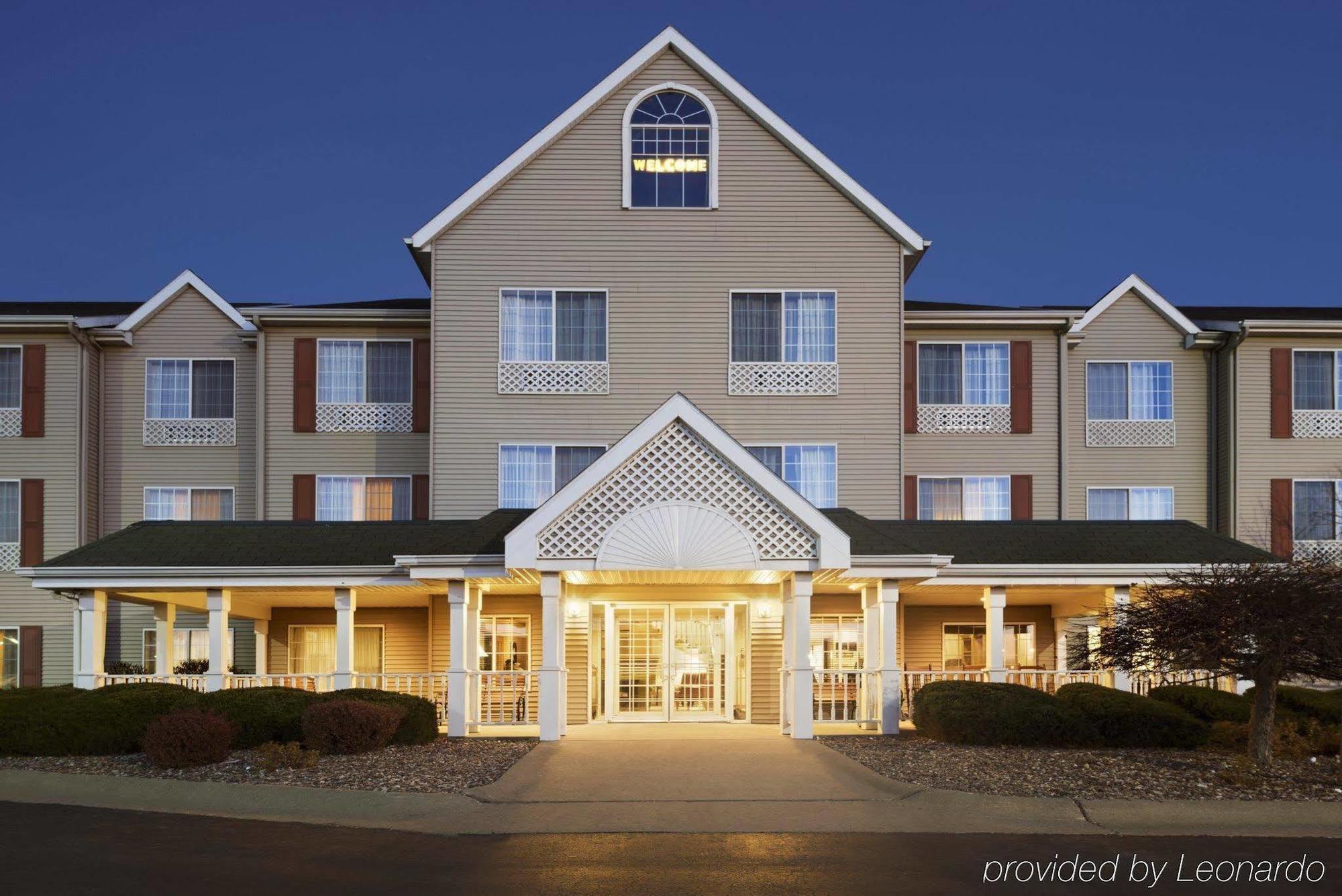 Country Inn & Suites By Radisson, Clinton, Ia Экстерьер фото