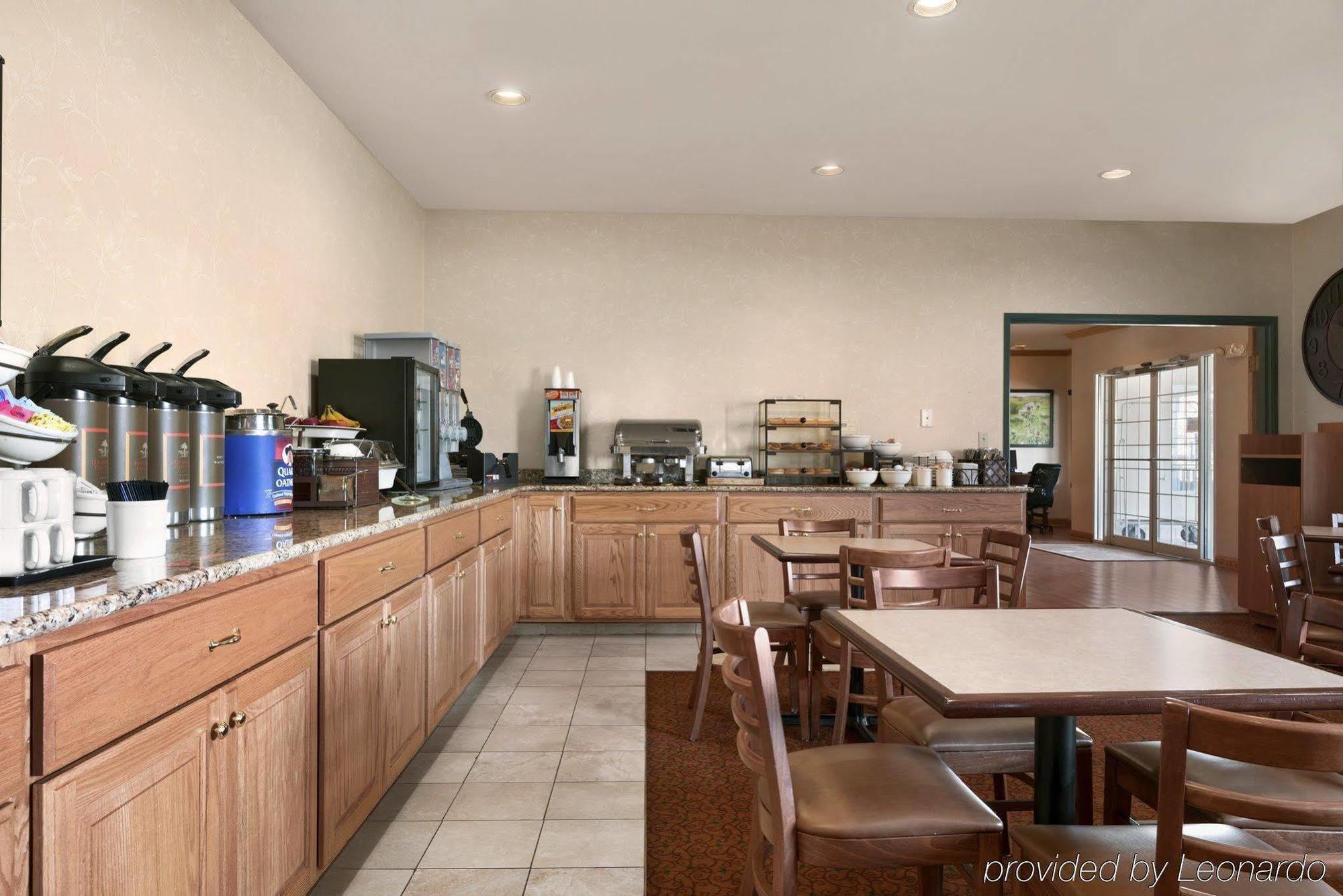 Country Inn & Suites By Radisson, Clinton, Ia Экстерьер фото